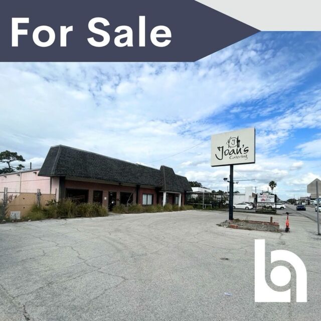 For Sale: A premier commercial building located in the heart of affluent South Tampa.

This property features a 4,500 SF building on a 0.3 acre lot on Henderson Blvd just west of Dale Mabry Hwy. Currently, this building is in vanilla shell condition with interior wide and is ready for your custom buildout. Plenty of parking with approx. 20 spaces and a fenced storage yard on the south side of building.

Highlights:
✅ Prime location
✅ Large monument signage
✅ Vanilla shell interior condition
✅ Previous use was a catering company with commercial kitchen
✅ Seller has building plans for complete renovation and a 2,200 SF addition

Sale Price: $2,100,000

Want to learn more? Contact Bounat today!

#investment #realestate #cre #commercialrealestate #realestateagent #realestateinvestor #nnn #forsale #realestatelife #industrialforsale #milliondollarlisting #realestatebroker #success #retailrealestate #1031 #tamparealestate #icsc #realestateagents #referral #ccim #realty #cashflow #realestateexpert #property #entrepreneur #tampacommercialrealestate #floridacommercialrealestate #floridacre
